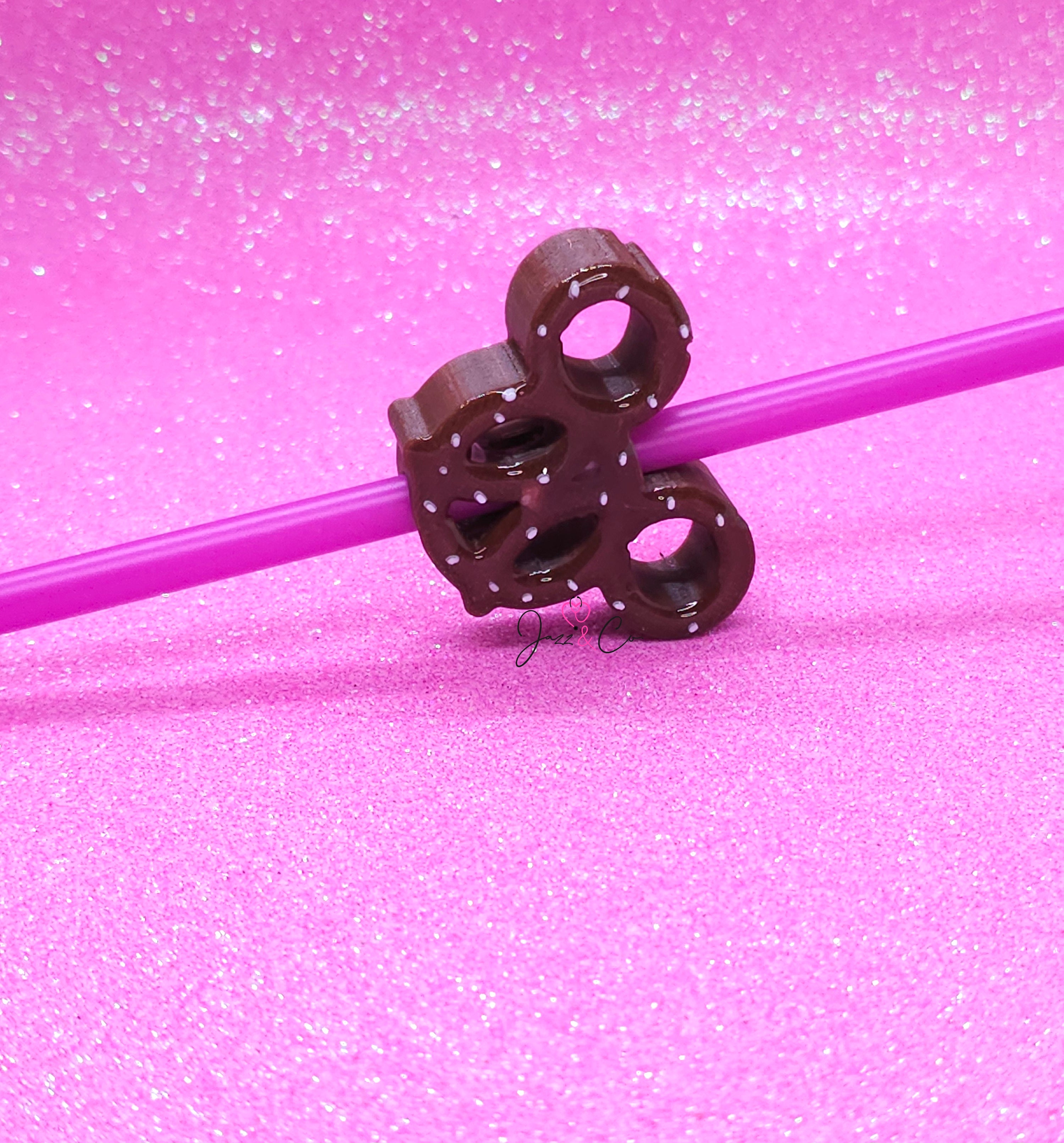 Pretzel Straw Topper